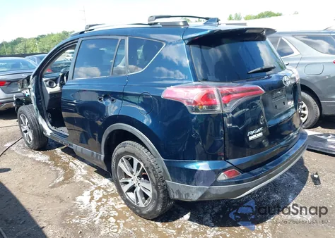 2018 Toyota Rav4 Xle z USA, uszkodzony, nr VIN JTMRFREV8JD235352